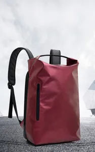 Großer wasserfester Fitness-Rucksack in Burgunderrot mit Schlägerfach für Sport