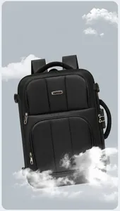 Zaino business nero con lucchetto antifurto e dettaglio impugnatura ergonomica