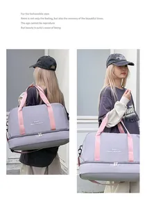 Detalle de la bolsa de viaje de gran capacidad con tela impermeable y compartimento zapatos