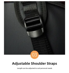 Detail des verstellbaren Schultergurts mit Kunststoffschnalle am schwarzen Sportrucksack