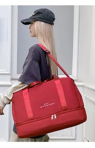 Bolsa de deporte roja de gran capacidad con compartimento separado y correa ajustable