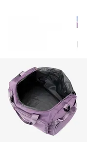 Dettaglio borsa fitness con scomparto per scarpe e tasche per la separazione asciutto-umido