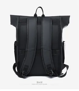 Vue arrière du sac à dos de voyage avec bretelles rembourrées et mesh respirant