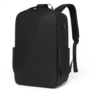 Sac à dos d'affaires noir mat avec coque rigide antivol et port de chargement USB intégré