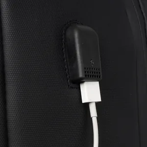 Sac à dos rigide pour hommes avec port de charge USB externe et câble USB connecté
