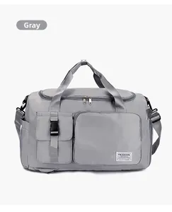Borsa da viaggio grigia capiente con tessuto impermeabile e tasca frontale con fibbia