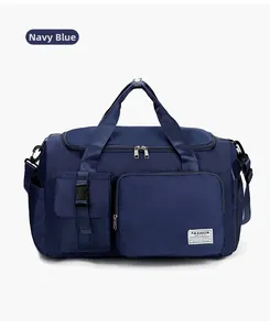 Vista frontale della borsa da viaggio blu navy con due manici e tracolla rimovibile