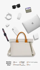Gedetailleerd overzicht van de opbergruimte voor 16,1-inch laptop en A4-bestanden in tas