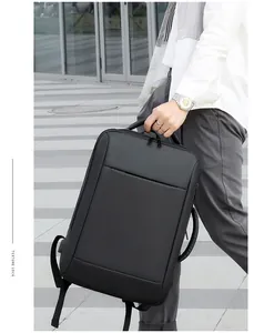 Sac à dos d'affaires pour ordinateur avec port USB, porté à la main en milieu urbain
