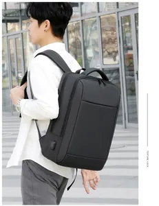 Détail du sac à dos professionnel étanche noir avec port de chargement USB externe