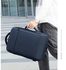 Détail de la poignée renforcée sur le sac à dos business imperméable bleu foncé