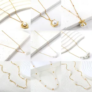 Elegantes vergoldetes Perlenketten-Set mit verschiedenen floralen und geometrischen Anhängern