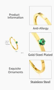 Dettaglio dell'anello in acciaio inossidabile placcato oro 18k con gemma verde da 3,5 mm