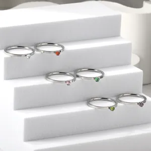 Set di sei anelli colorati in acciaio inossidabile placcato oro 18k con zirconi
