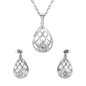 Elegante conjunto de joyas geométricas de lágrima con collar y pendientes de circonita