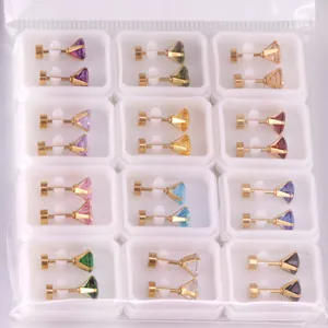 Gedetailleerde set van 12 paar kleurrijke strass-oorknopjes met gouden metalen voet