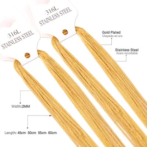 Vista de detalle de cadenas de acero inoxidable 316L bañadas en oro de 2mm de grosor