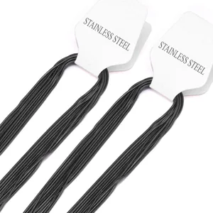 Minimalistische schwarze Edelstahl-Schlangenkette auf professionellen Karten präsentiert