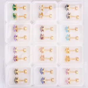 Set van 12 paar vierkant geslepen kleurrijke strass oorknopjes met een gouden zetting