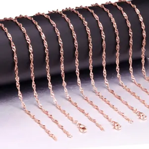 Détail de chaînes à vagues d'eau en acier inoxydable rose doré 2mm avec fermoir mousqueton