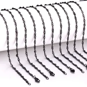 Détail de colliers chaîne à vagues noir mat de 2mm avec fermoirs mousqueton pour bijoux