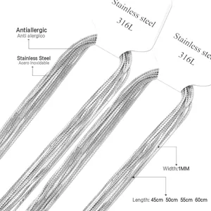 Detail von 1mm silbernen Schlangenketten aus Edelstahl in verschiedenen Längen mit Textur