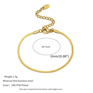 Dettaglio del bracciale a catena piatta da 2mm in acciaio inossidabile placcato oro 18K