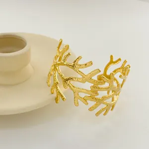 Bracelet manchette doré au design branche de corail en acier inoxydable à texture organique