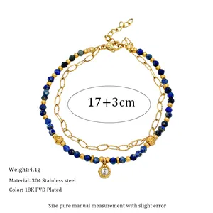 Detailansicht eines zweilagigen Lapis-Lazuli-Armbands mit 18 Karat PVD-Goldbeschichtung