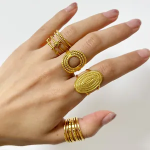 Set di anelli in acciaio inossidabile placcato oro con incisioni vintage e stelle