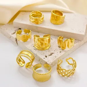 Siebener-Set verstellbarer goldener Edelstahlringe in gewebten und hohlen Designs