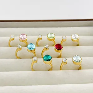 Bague vintage en acier titane avec zircone ovale en diverses couleurs éclatantes