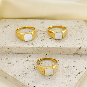 Goldener Siegelring mit weißer Muschel-Einlage aus poliertem Edelstahl für Damen