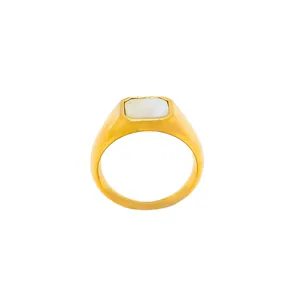 Minimalistischer goldener Titanstahlring mit rechteckiger weißer Muschel-Einlage und Band