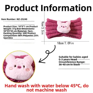 Détail du bandeau tricoté pour bébé avec décor de porcelet en peluche et spécifications
