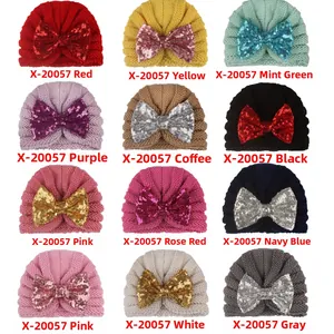 Collection de douze bonnets turban pour bébé avec grands nœuds pailletés en divers coloris