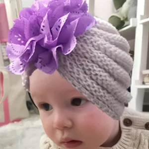 Bonnet Turban en Tricot pour Bébé Avec Grosse Fleur en Dentelle Doux Chaud Beanie d'Hiver pour Fillette Accessoires de Tête