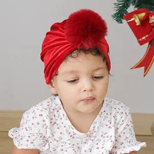 Bonnet Turbant Doux en Velours pour Bébé Nourrissons Tout-petits Bonnet d'Hiver Chaud Avec Pompon en Fausse Fourrure