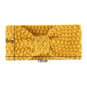 Detailed view of yellow knit baby headband with bow and size dimensions 18x8cm