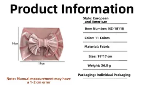 Rosa Samt-Babystirnband mit Maßen 19x17cm und Gewicht 36,8g in einer Detailansicht
