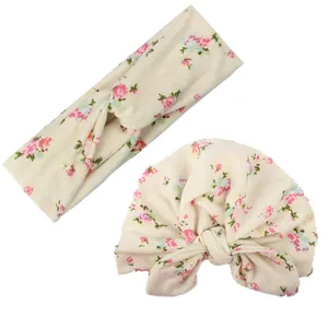 Set copricapo neonato con stampa floreale, cappello a turbante e fascia incrociata