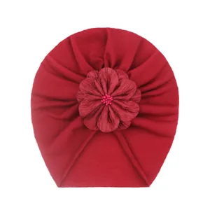 Turbante alla moda rosso vino per bambine con grande fiore decorativo a strati