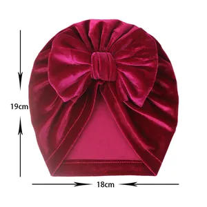 Bonnet bébé d'hiver en velours bordeaux avec grand nœud, taille 19x18 cm pour nourrisson