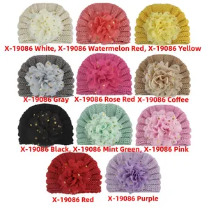 Auswahl an 9 Baby-Strickturbanen mit großen Chiffonblumen mit Goldpunkten in vielen Farben