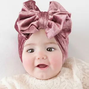 Bonnet Turban en Velours Bébé Grand Nœud Doux Chaud Enveloppe de Tête Nourrisson Enfant Fille Beanie Cap Style Bohème Cadeau