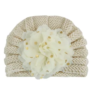 Beige Baby Strickmütze mit großer Goldpunkt-Chiffonblume für Neugeborene im Winter
