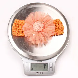 Bandeau bébé léger de 7,7g avec grande fleur en tulle rose sur un ruban au crochet orange