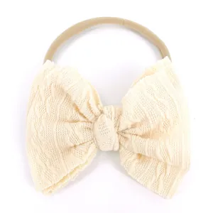 Bandeau bébé sans couture avec nœud crème en maille gaufrée sur élastique nude
