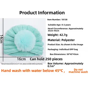 Guide des tailles pour bonnet tricoté bleu bébé avec dimensions 14x16cm et pompon doux
