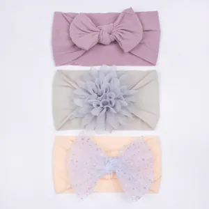 Lot de 3 bandeaux bébé en nylon avec motifs floraux et nœuds dans des tons neutres